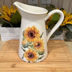 🌻Ceramic Sunflower Pitcher